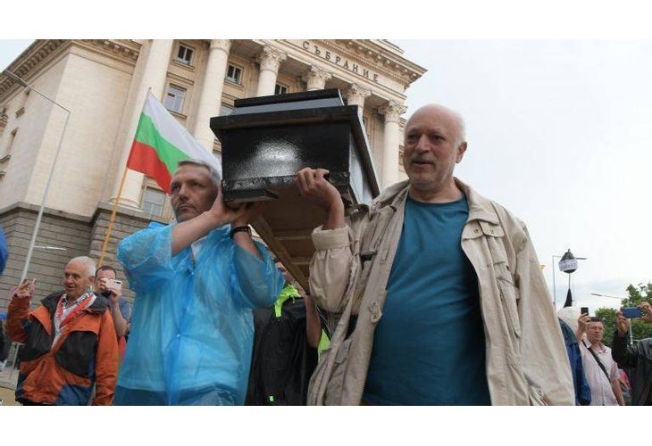 Минеков носи ковчег заедно с Хаджигенов на миналогодишните метежи Минеков носи ковчег заедно с Хаджигенов на миналогодишните метежи